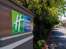 Holiday Inn Express & Suites Mountain View Silicon Valley, an IHG Hotel