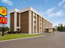 Super 8 Liverpool Syracuse Area North Airport