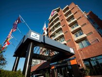 Coast Victoria Hotel & Marina by APA
