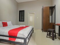 RedDoorz near Puri Indah Mall