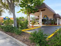 Days Inn by Wyndham St. Petersburg Central