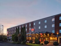 Radisson Red London Gatwick Airport