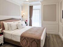 Mirrors Hotel