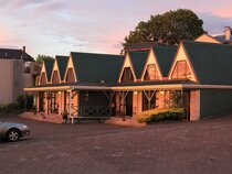 Gables Lakefront Motel