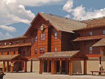 Old Faithful Snow Lodge & Cabins