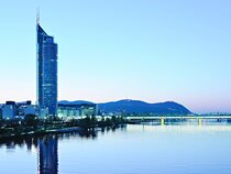 harry’s home Wien Millennium Tower
