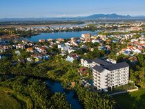 Shining Riverside Hotel & Spa
