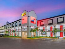 Super 8 by Wyndham Orlando Near Florida Mall