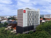 Peak Hotel Simpang Lima Semarang Powered By Archipelago
