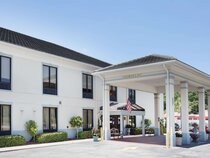 Baymont Inn & Suites Savannah/Garden City