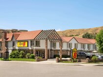 Super 8 Santa Clarita/Valencia