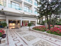 Falcon Hotel