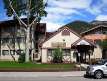 Peaks Hotel and Suites
