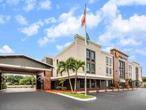 La Quinta Inn & Suites by Wyndham St. Petersburg Northeast