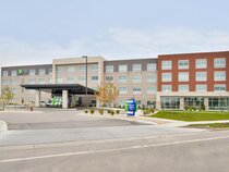 Holiday Inn Express & Suites Madison