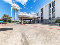 Motel 6-Lewisville, TX - Medical City