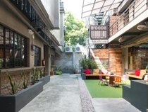 Bhive Hotel by RedDoorz