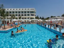 Karmir Resort & Spa