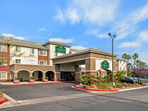 La Quinta Inn & Suites by Wyndham Las Vegas Red Rock