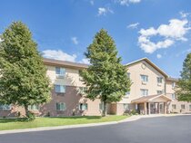 Baymont Inn & Suites Holland