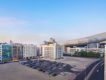 Hilton Garden Inn Dubai, Mall Avenue