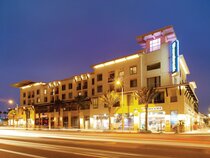 Kimpton Shorebreak Hotel