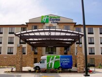 Holiday Inn Express & Suites St Louis Airport