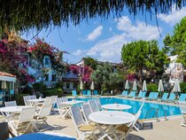 Moonshine Hotel & Suites