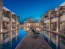 Cavo Suites