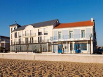 Clarion Collection Les Flots Chatelaillon Plage