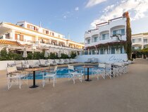 Oasis Beach Hotel & Spa