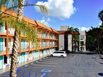 Days Inn by Wyndham Anaheim Near the Park