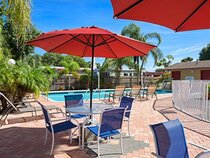 Super 8 by Wyndham Bradenton Sarasota Area