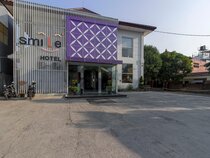 Smile Hotel by RedDoorz