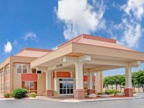 Ramada by Wyndham West Memphis