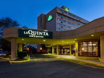 La Quinta Inn & Suites by Wyndham Secaucus Meadowlands