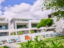 Les Estivales Beachfront Suites & Penthouses