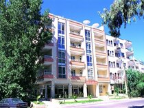 Kleopatra Aytur Apart