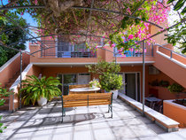 Poseidon Studios & Apartments