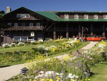 Glacier Park Lodge