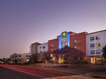 Holiday Inn Express & Suites Belmont