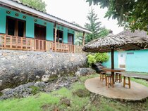 Rock Garden Homestay & Resto by ZUZU