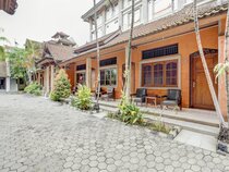 Super OYO 3261 Hotel Ratu