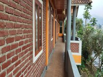 Villa Orange Lembang Pengkolan By Zuzu