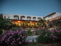 Ammoudi Hotel