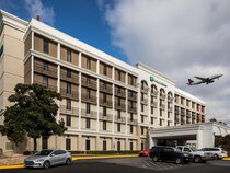 HOLIDAY INN EXPRESS AIRPORT