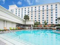 Holiday Inn & Suites Across From Universal Orlando