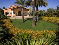 Lantana Resort Hotel & Apartments