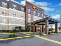 La Quinta Inn & Suites by Wyndham Tampa Central