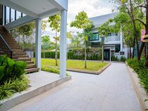 Rainforest Hotel By NSUN